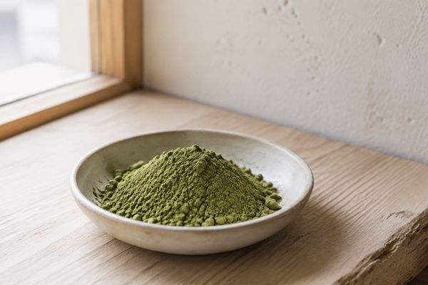 粉末緑茶 — Powdered Green Tea