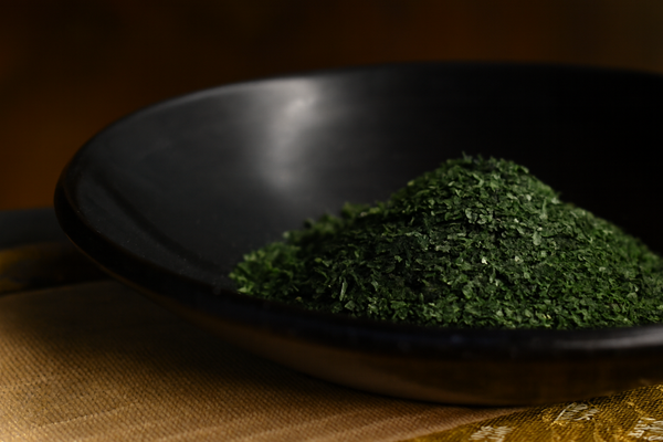 抹茶の原料「碾茶」とは：茶問屋が仕入れで見ているポイントと火入れ